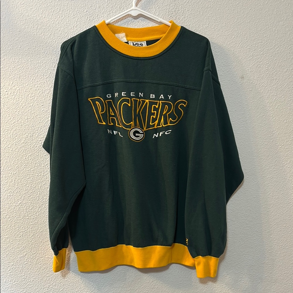 VTG Lee Sport Green Bay Packers Green and Yellow Sweater